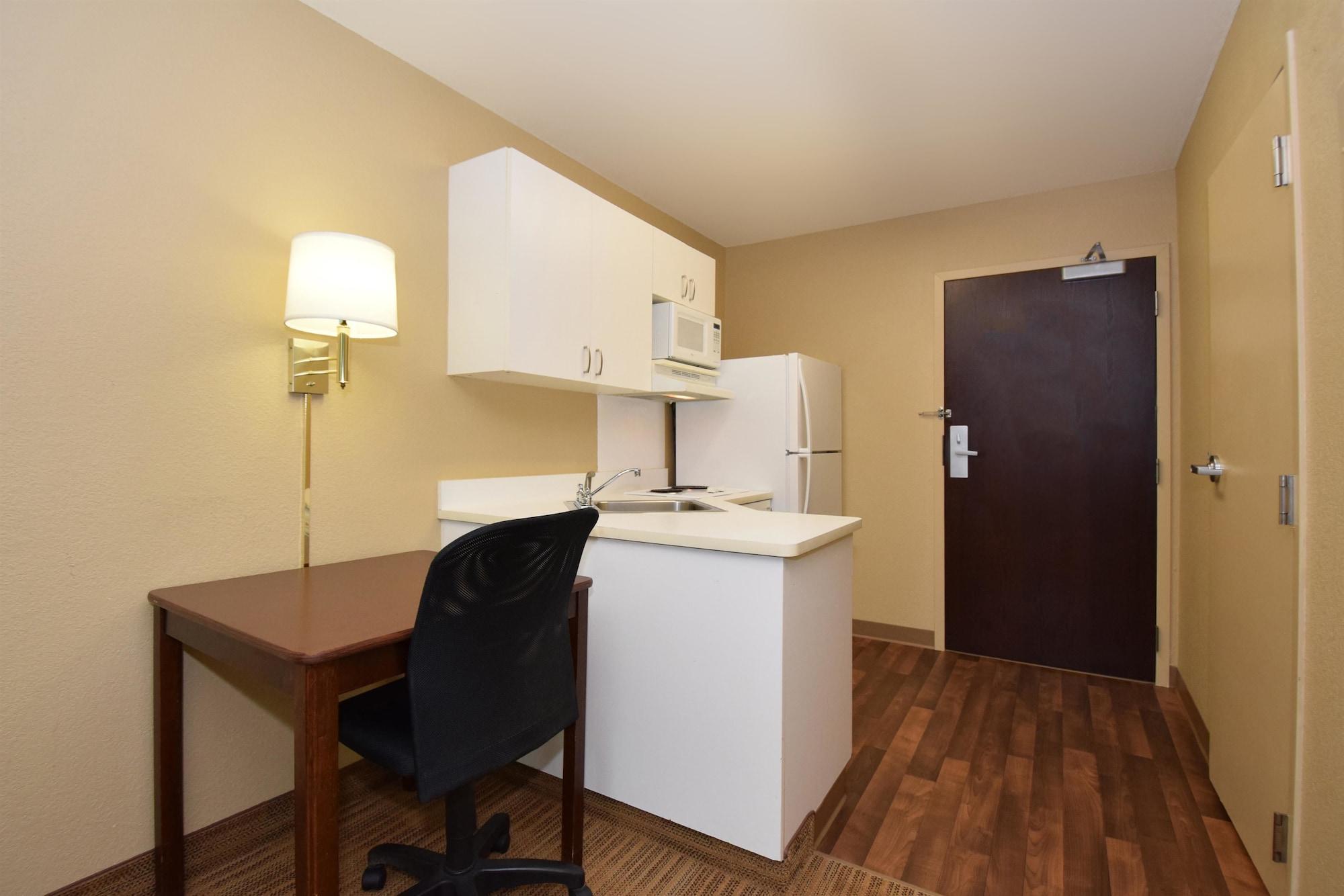 Extended Stay America Suites - Detroit - Southfield - I-696 Farmington Hills Exterior photo