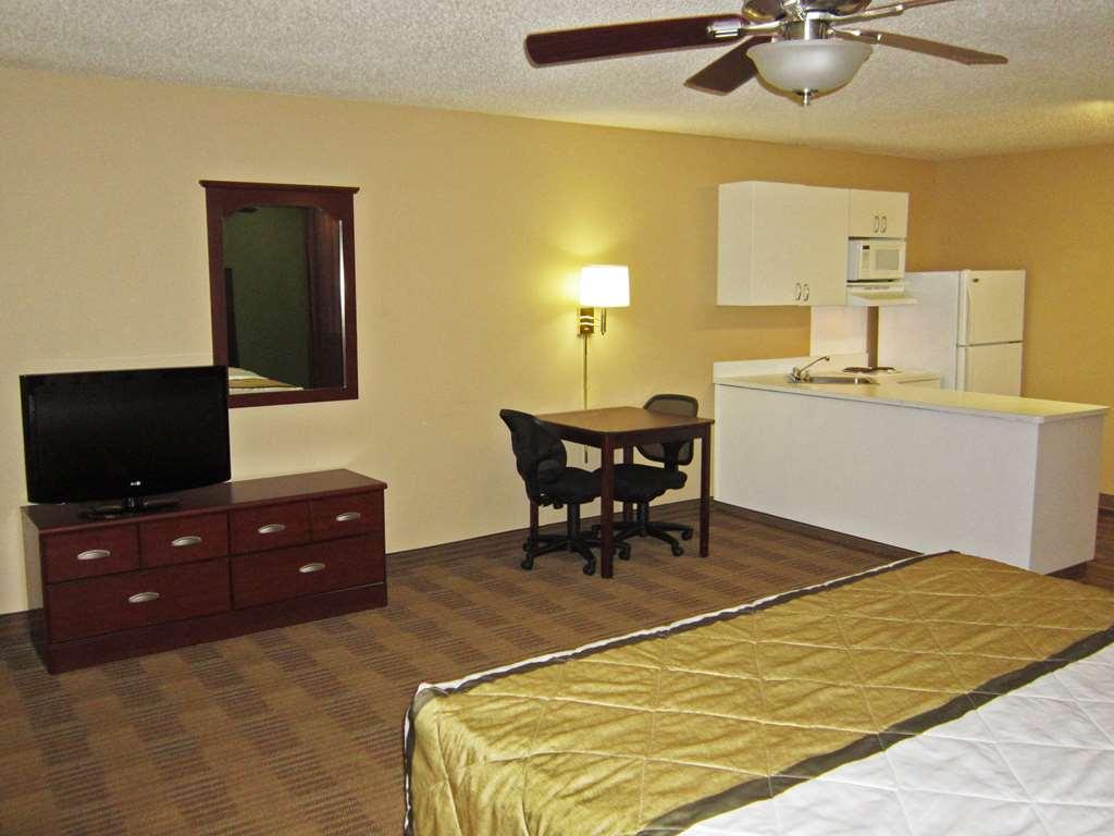 Extended Stay America Suites - Detroit - Southfield - I-696 Farmington Hills Room photo