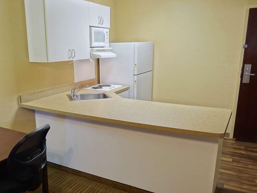 Extended Stay America Suites - Detroit - Southfield - I-696 Farmington Hills Room photo